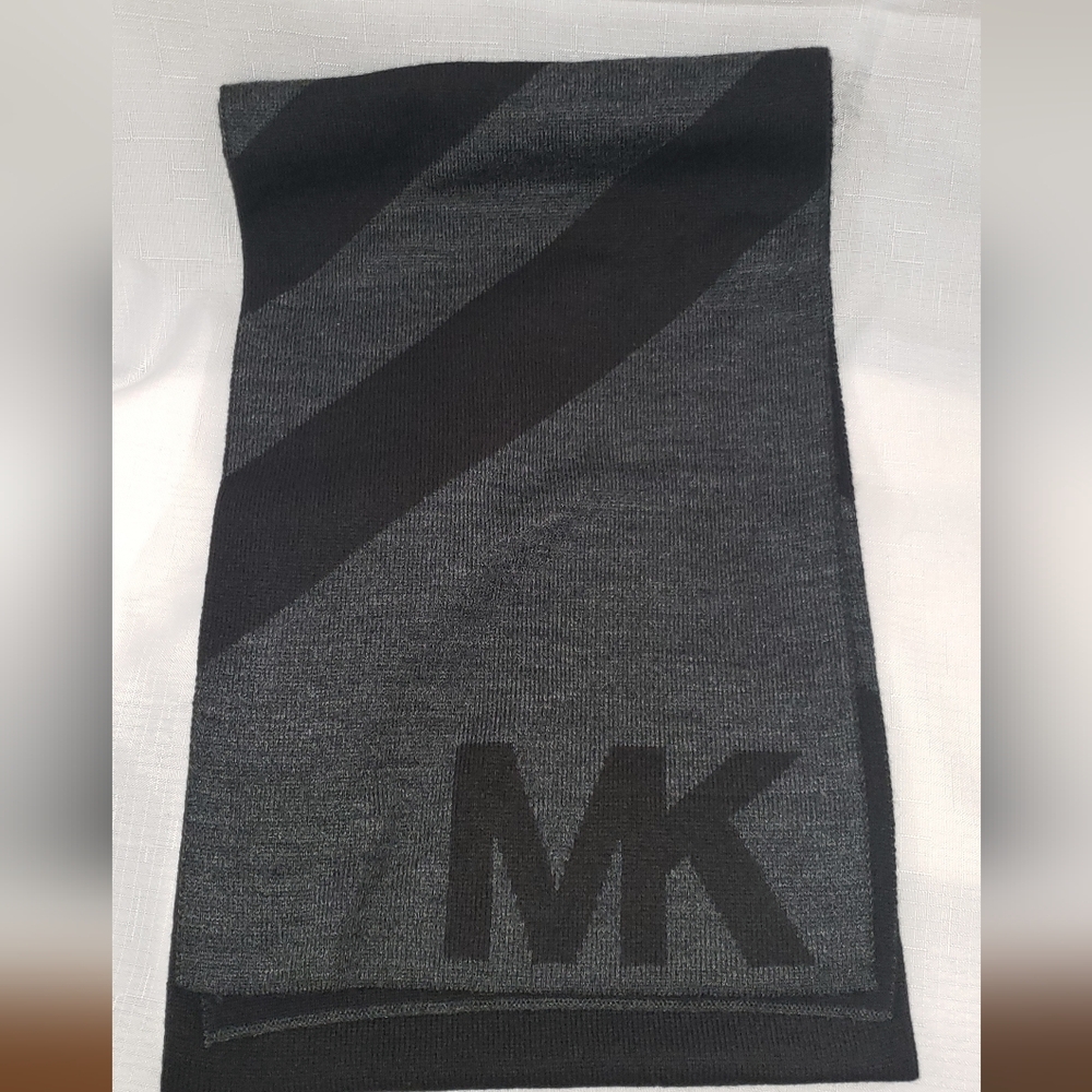Michael Kors Scarf - Picture 2 of 3